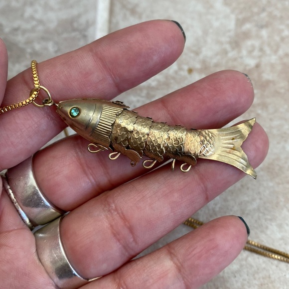 Unsigned Vintage Gold Tone Fish Pendant - Picture 2 of 5
